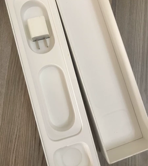 原装5W充电头 苹果原装正品  之前手表里...
