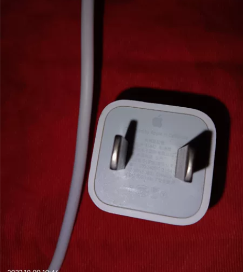 苹果原装充电头。确保正品 感兴趣的话点“我...