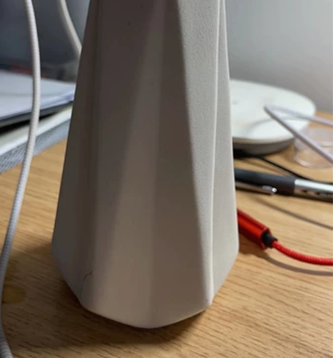 桌子上摆的花瓶，插花用的，全新 感兴趣的话...