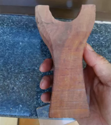 弹弓坯,材料不太清楚,可能是非洲沙漠铁。有...