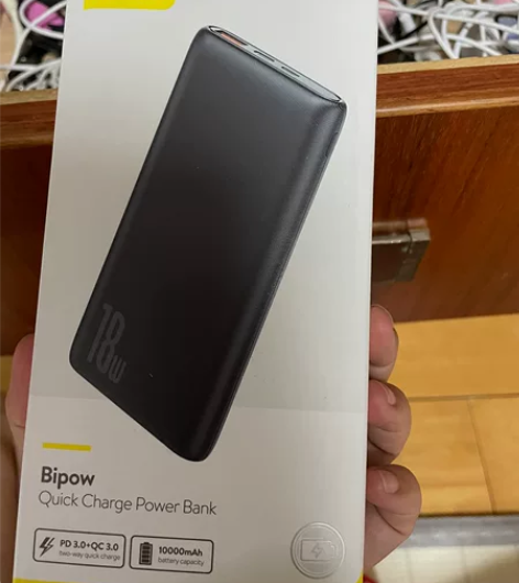 倍思10000毫安充电宝 全新 感兴趣的话...