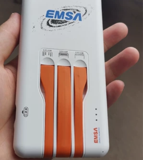 怪兽充电宝，基本全新，自带3种接头，充电速...