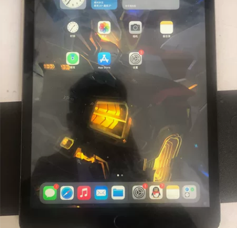 ipad7代,32g国行,屏幕有磕碰,使用...