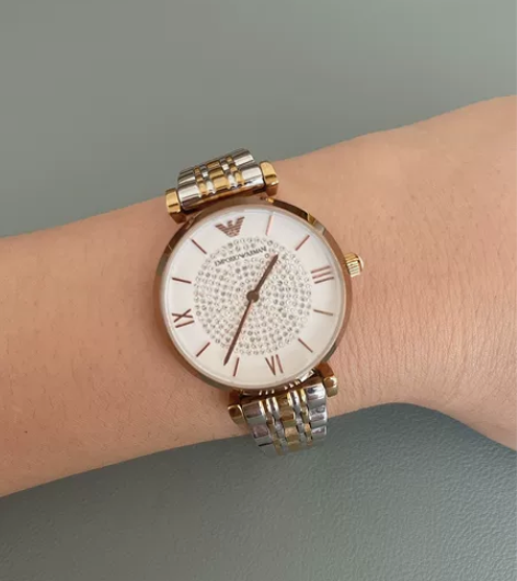 阿玛尼满天星石英手表，表盘上都是钻，非常闪...