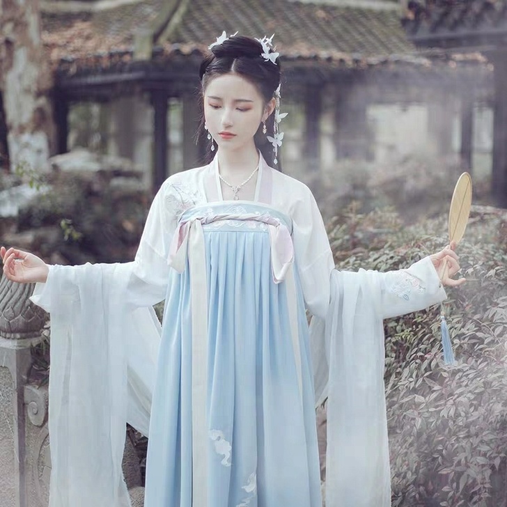 仑灵：双儿 池夏 汉服 齐胸襦裙品牌型号:...