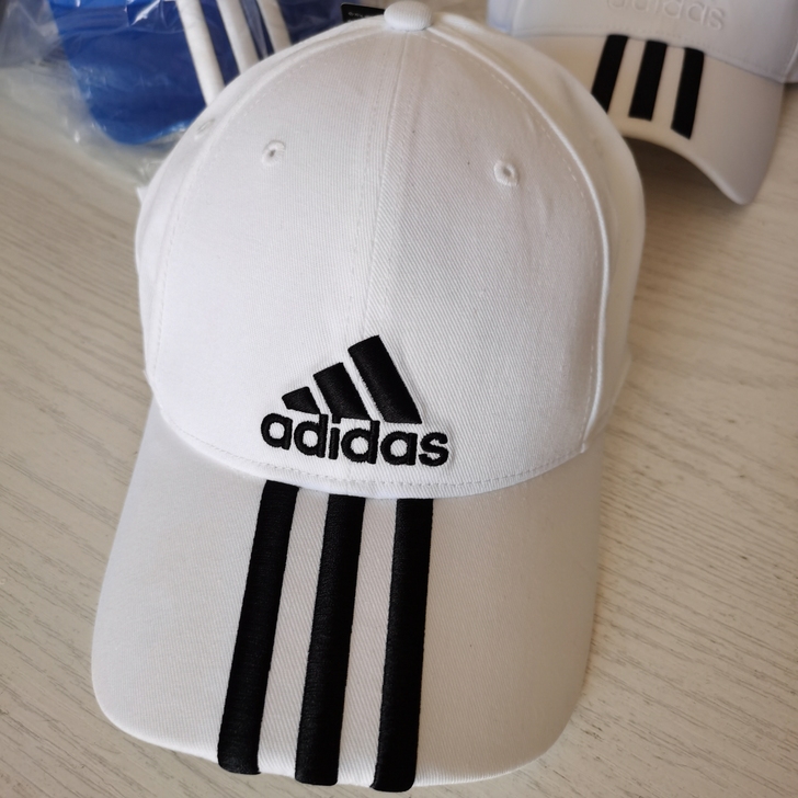 正品阿迪达斯帽子，Adidas鸭舌帽，全新...