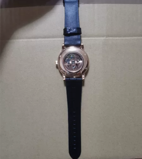 阿玛尼   女士腕表  全新新便宜卖 感兴...