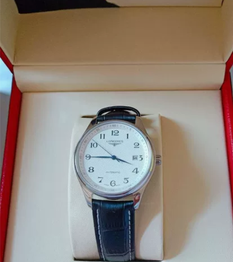 前女友送的浪琴名匠手表，就戴了几天，名牌男...