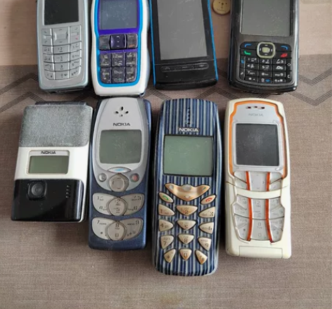 诺基亚手机 8台 外观看图 都没有电池 都...