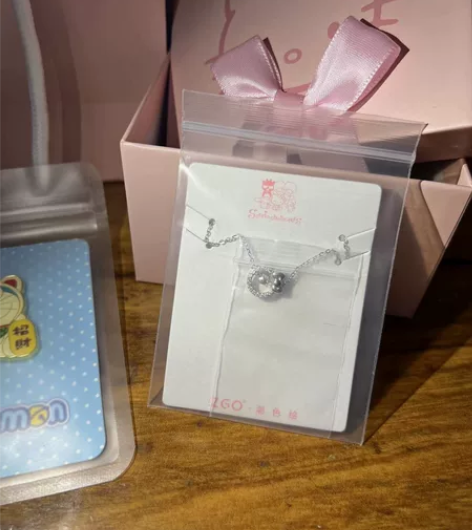 过生日朋友送的现在闲置了，得物买的证书礼盒...