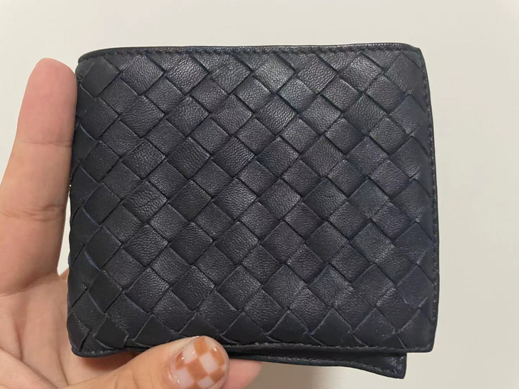 Bv钱包杭州大厦买的 深蓝色 就用了几次