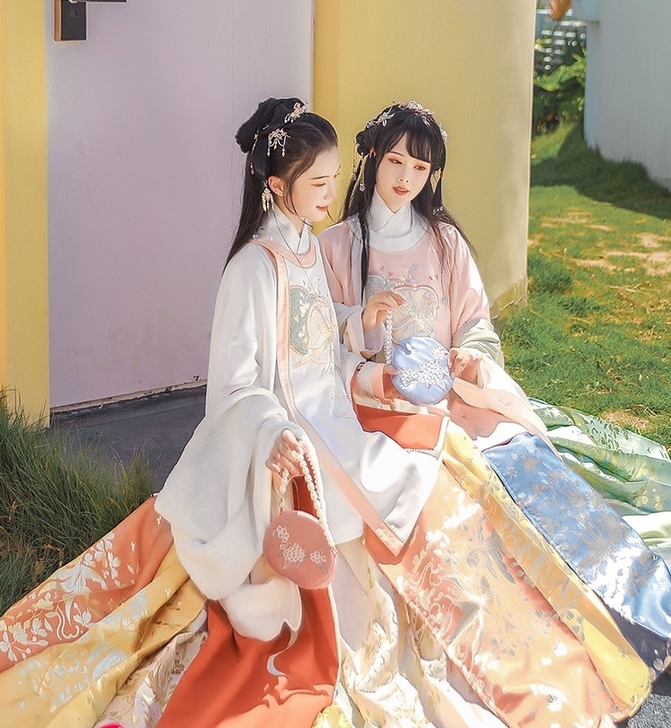 汉尚华莲桃花羽扇汉服女秋冬明制圆领大襟袄织...
