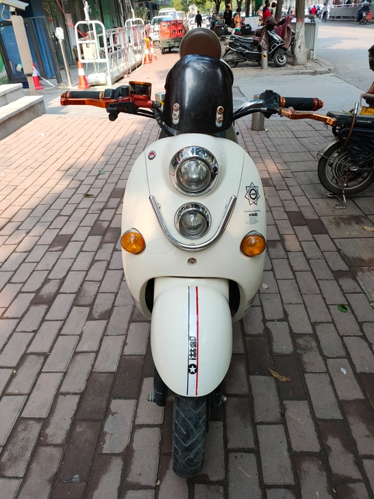 处理九成新二手电动车，郑州二手电动车，爱玛...