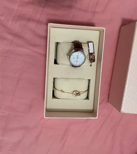 男朋友买的情侣天王表，因为有个苹果手表，所...