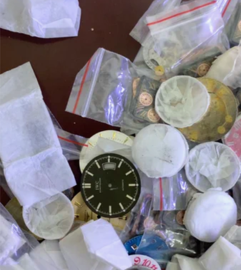 手表配件一堆表盘，男士女士都有，回去自己研...