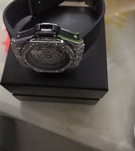 前任送的，不想要了，闲置全新，便宜出给有缘...