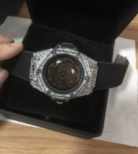 自己在抖音直播买的，买回来自己带着表块特别...