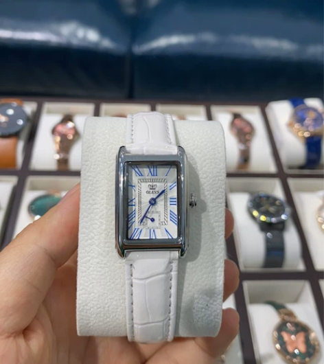 全新白色手表,皮带,质量非常好,自己家的店...