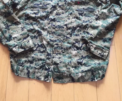 迷彩服 一套上衣裤子 几乎全新，公司搞活动...