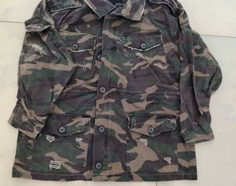 迷彩服外套，这个秋冬过渡对季节很好穿，挺厚...