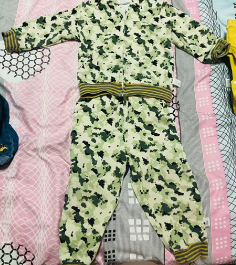 巴厘小猪迷彩服一套90码，几乎全新，男女穿...