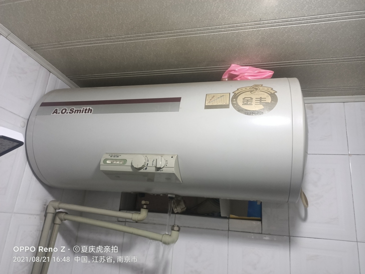 別人搬家不方便带走要处理，非常好的热水器，...