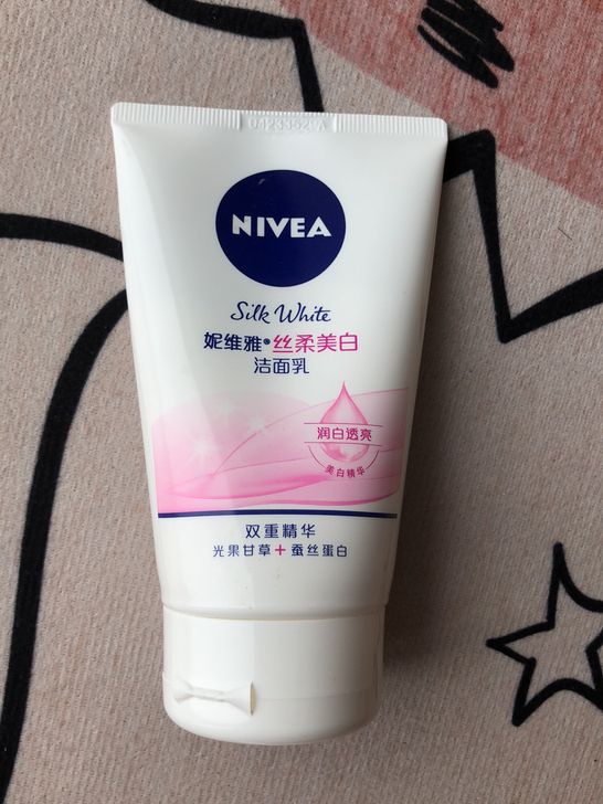 妮维雅丝柔美白洁面乳屈臣氏卓沿白金舒润净澈...