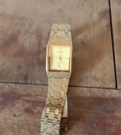 飞亚达手表，里面有小钻石 感兴趣的话点“我...