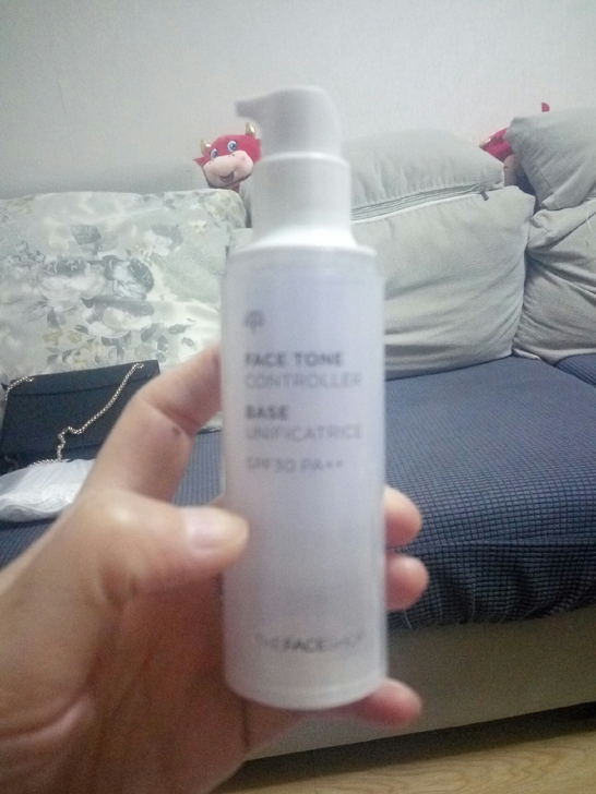 韩国菲诗小铺紫隔离，余粮大拇指以上盖子没了...