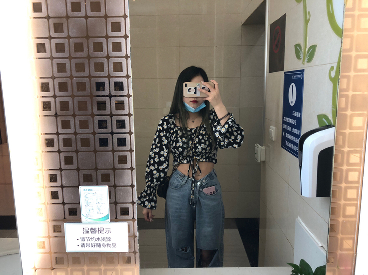 一套 上衣加牛仔裤 穿了几次然后没有穿了 ...