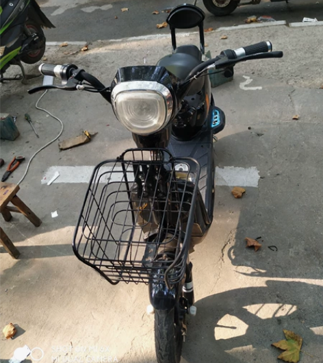 典鸽电动车，女生骑得很爱惜，跑的稳刹车很灵...