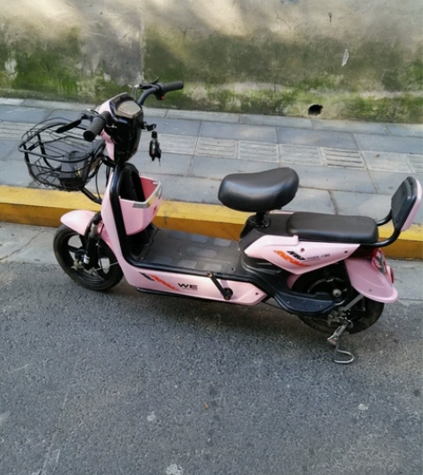 小型电动车女士代步轻便助力车。成色新，满电...