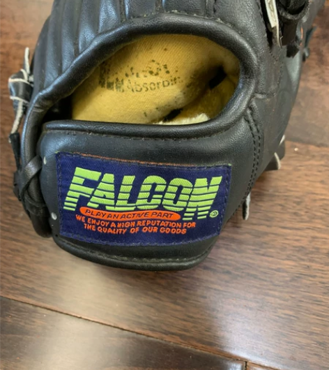 日本购买的棒球手套，11寸。 感兴趣的话点...