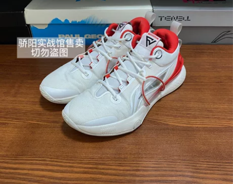 李宁 闪击8 白红色 44码 无原盒 配盒...