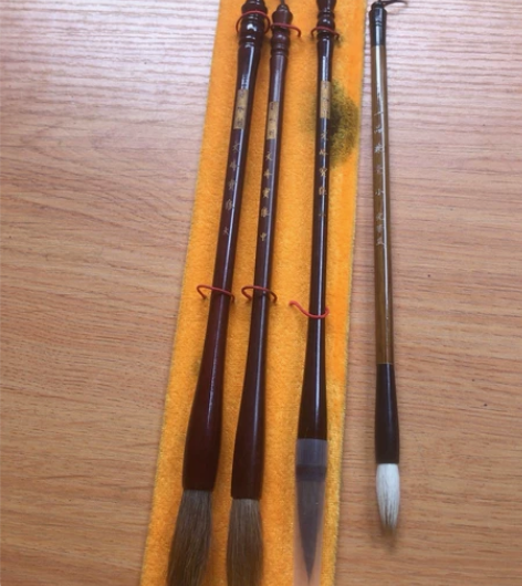 外面收来四支精品旧毛笔，品相自己看.需要拍...