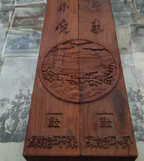 非洲花梨木镇尺一对，品相如图，尺寸如图 感...