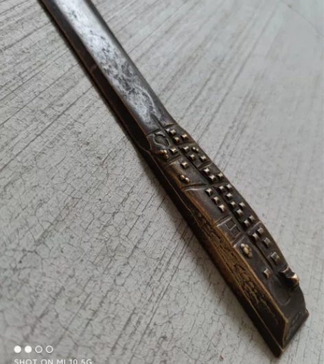 老镇尺，构思前卫造型特殊，传统与现代相结合...