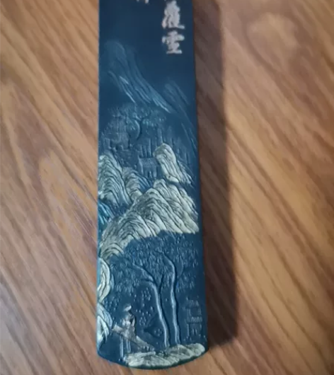 忍痛割爱,自己想珍藏的老墨,颜色乌黑发亮,...