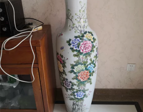 大花瓶，清新典雅，瓷质细腻。寓意好：花开富...