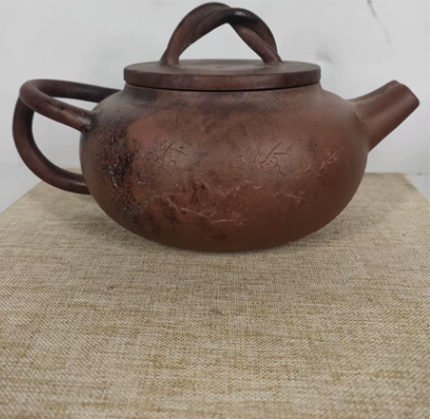民间收到，民藏【邵权寅製】底款，老紫砂壶一...