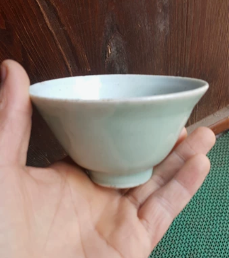 清代中晚期豆青茶碗 感兴趣的话点“我想要”...