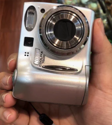 尼康e7600 标价即实价 可直拍 配件齐...