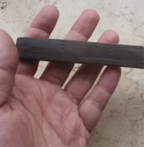 清代木尺，银钉不多见，品相方面有脱落的钉，...