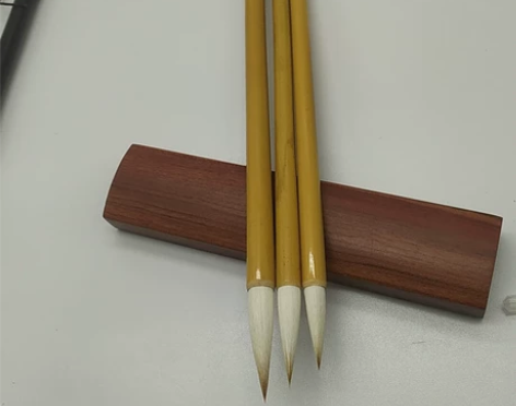 精制兼毫   精制兼毫采用上等的山羊毛，结...