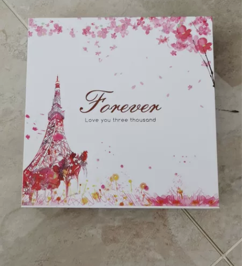 耳钉套装，有礼物袋，全新。 感兴趣的话点“...