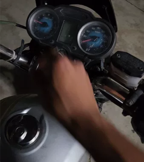 出一台自己改装的银钢mini150 车是银...