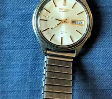 精工全自动手表，走时。表蒙子有裂，看好在拍...