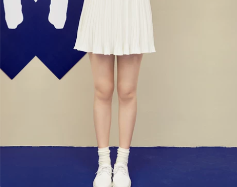 阔色学生白色甜美百褶裙半身裙 穿可爱清纯的...