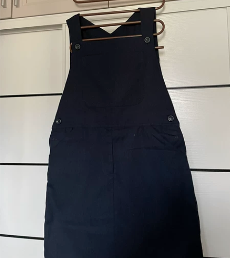 无弹背带裙L码适合平时穿L的妹子 忘记哪里...