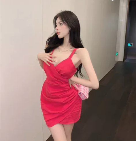 玫红色露背包臀裙/m码/仅拍照试穿 感兴趣...